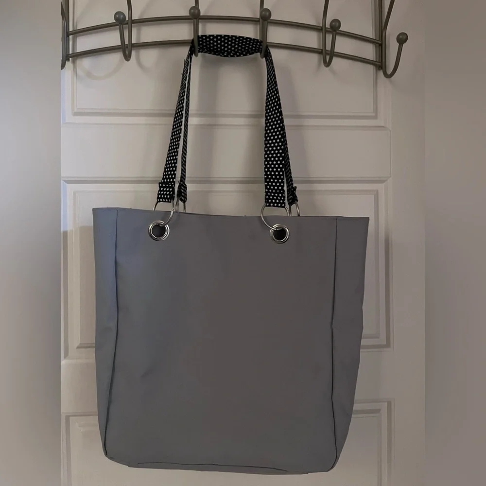 Hello Kitty Tote - Picture 4 of 8